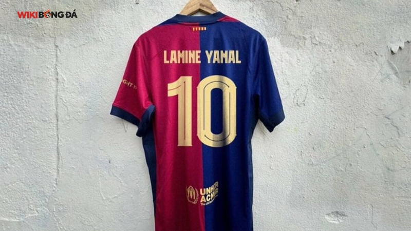 Lamine Yamal mặc áo số 10