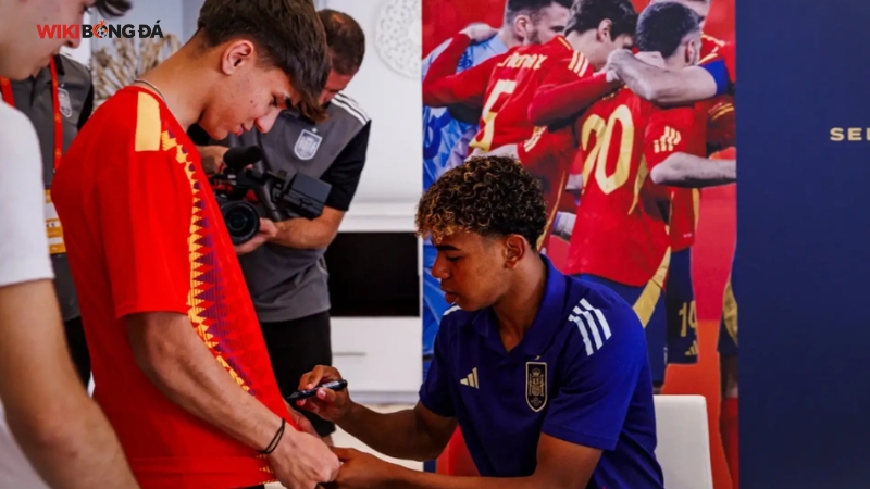 Lamine Yamal thừa nhận còn những đỉnh cao cần chinh phục