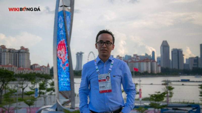 BLV Khắc Cường luôn nghiêm túc với nghề nghiệp của mình 