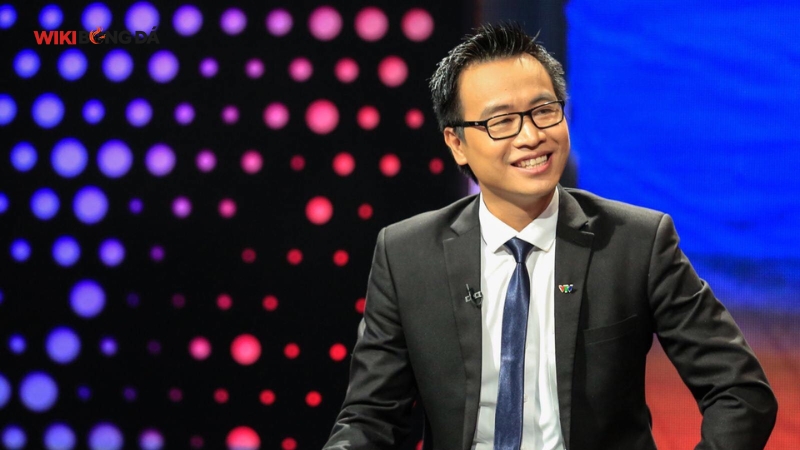 Nhiều người rất thích cách bình luận của BLV bóng đá hài hước Tạ Biên Cương