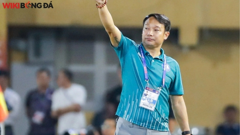 Huấn luyện viên trưởng tiền nhiệm - ông Vũ Hồng Việt